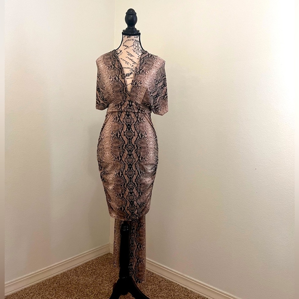 Snake pattern dress!! ❤️